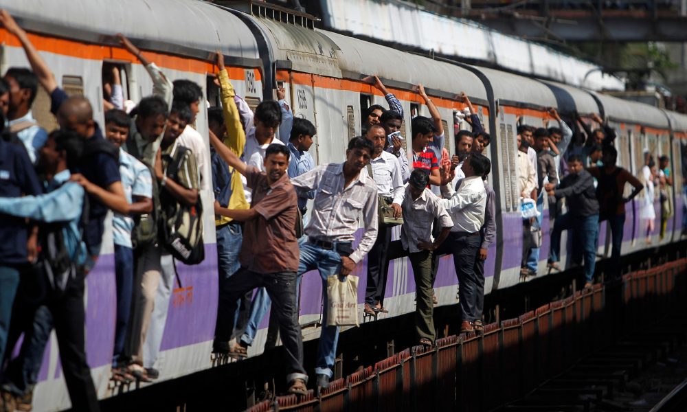 Bambaiyya Hindi: Some salient features of the Hindi spoken in Mumbai